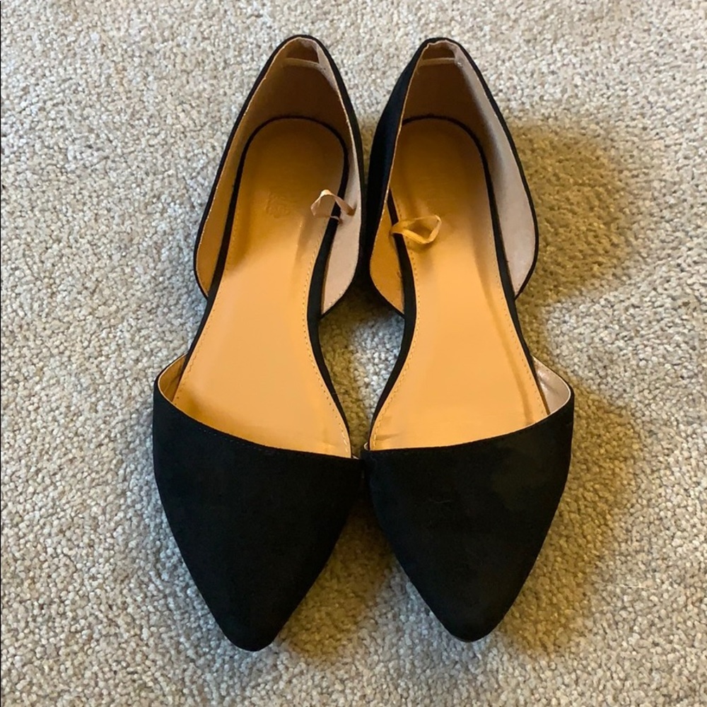 Black pointed toe flats